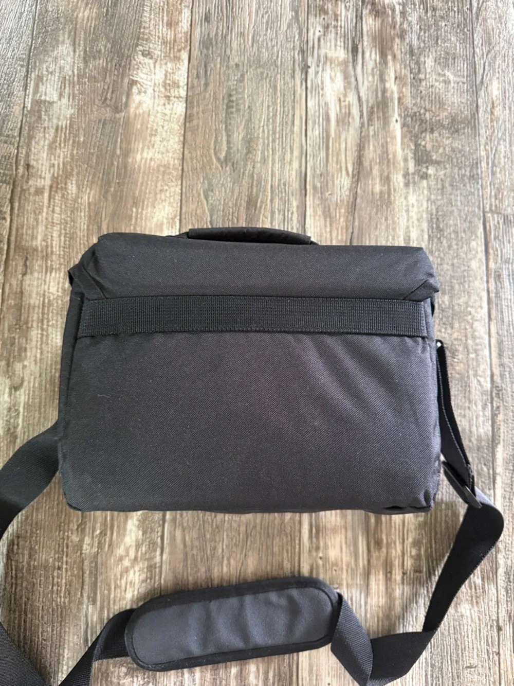 Canon EOS Shoulder Bag (Black) Camera 100ES